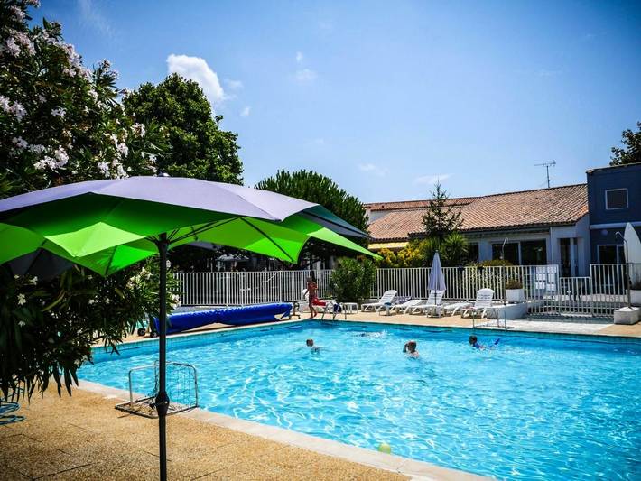 Parc de vacances pour 2 personnes, avec terrasse et piscine en Charente-Maritime - 4