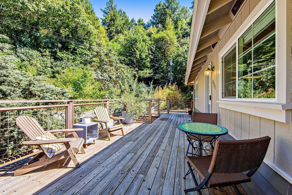 Dog-Friendly Home w/ 2 Decks, Wifi & W/D - Near Vineyards & Russian River in Forestville, California North Coast