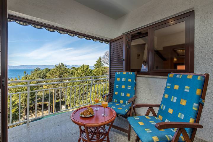 Ferienwohnung für 6 Personen, mit Balkon in Njivice