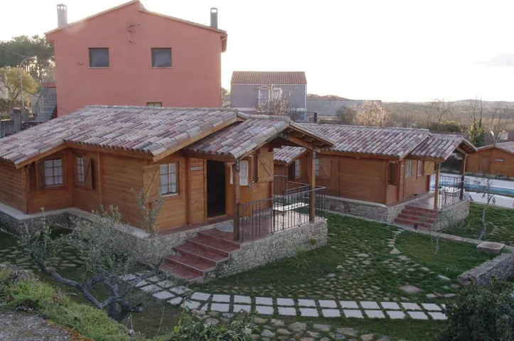 Casa rural para 6 personas, con vistas además de jardín y piscina - 1