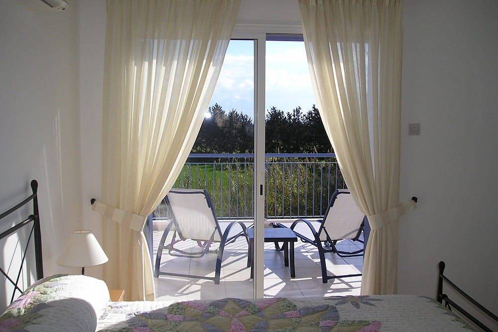 Villa con 3 camere da letto a bordo piscina a Kato Paphos, Cipro con terrazza panoramica e connessione Wi-Fi gratuita in Pafo, Sud di Cipro
