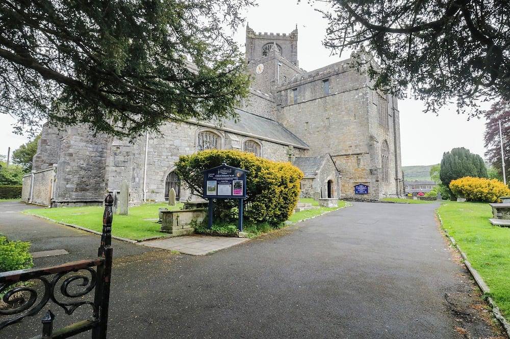Courtyard Cottage, pet friendly, with a garden in Cartmel in Cartmel, Lake District