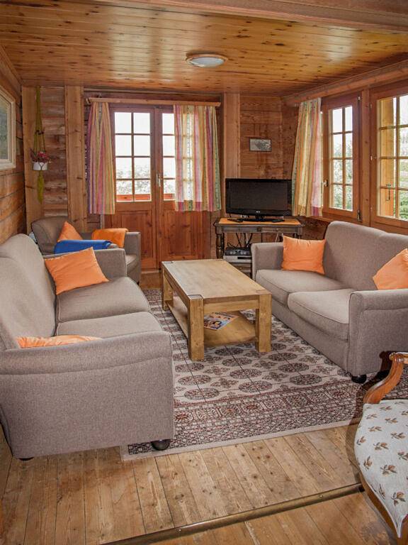 St-Valentin n° 18, typical chalet with garden and views of the bernese alps in Chalais (Suiza), Alpes del Valais