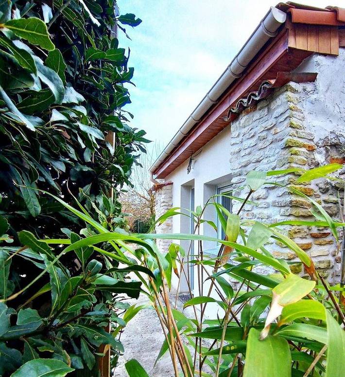 Gîte pour 2 personnes, avec jardin et piscine, adapté aux familles à Marigny (Deux-Sèvres)
