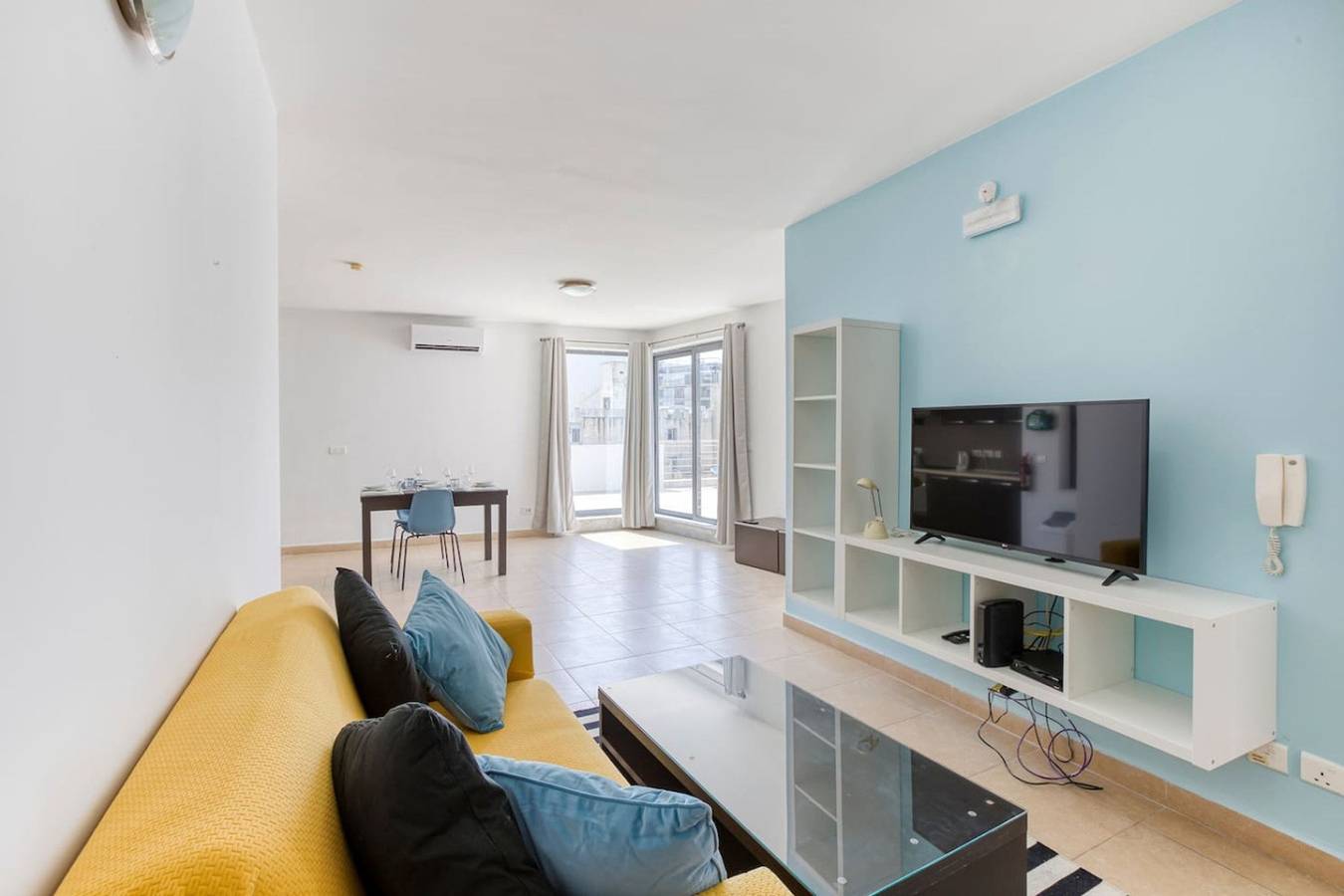 Entire apartment, The Joker’s Penthouse at Roulette in St Julian’s in Paceville, San Giljan