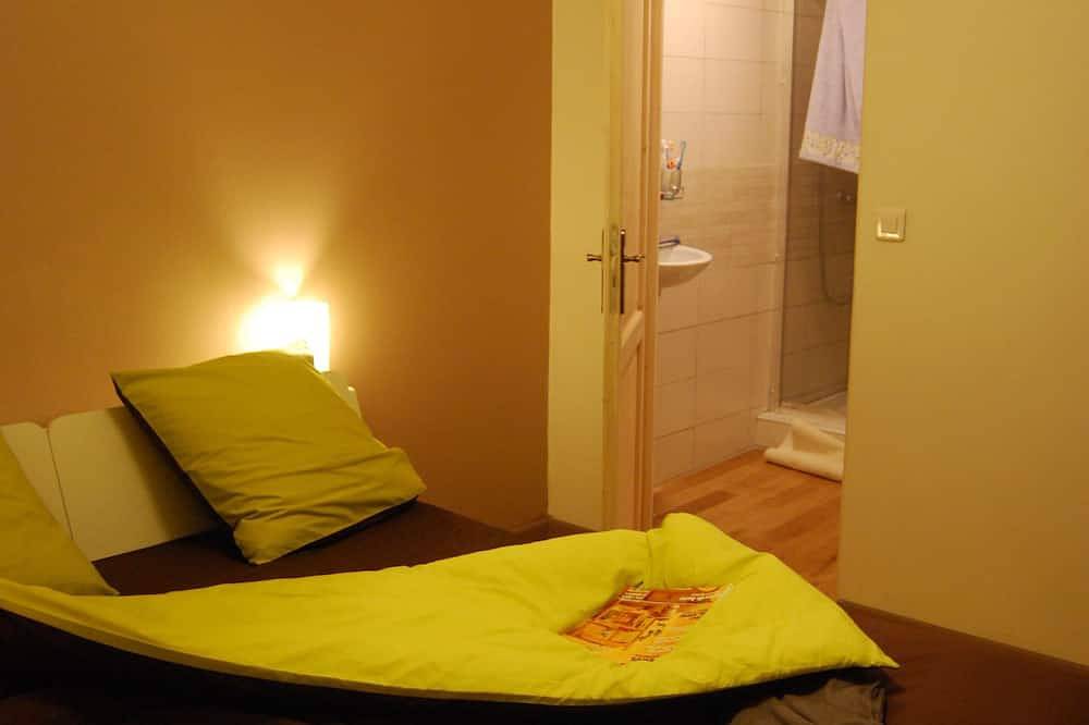 House, charming cottage in the Cantal in Bassignac, Mauriac region