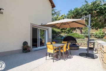 Location de vacances pour 4 personnes, avec jardin dans Lac d'Aydat