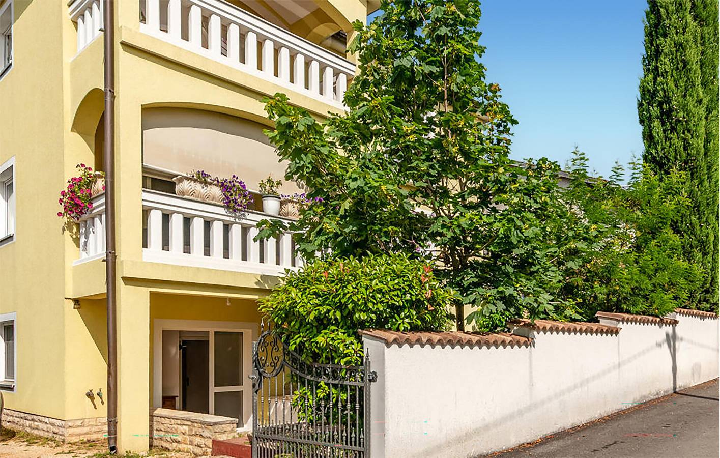Apartamento vacacional entero, Encantador apartamento a 2 km de la playa con wifi, aire acondicionado, terraza y aparcamiento in Ciudad de ZadarZadar, Zadar (Municipality)