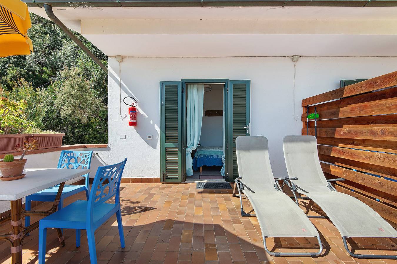 Sciabattica Room 2 with Sea View, Private Terrace, and Wi-Fi in Lacona, Elba