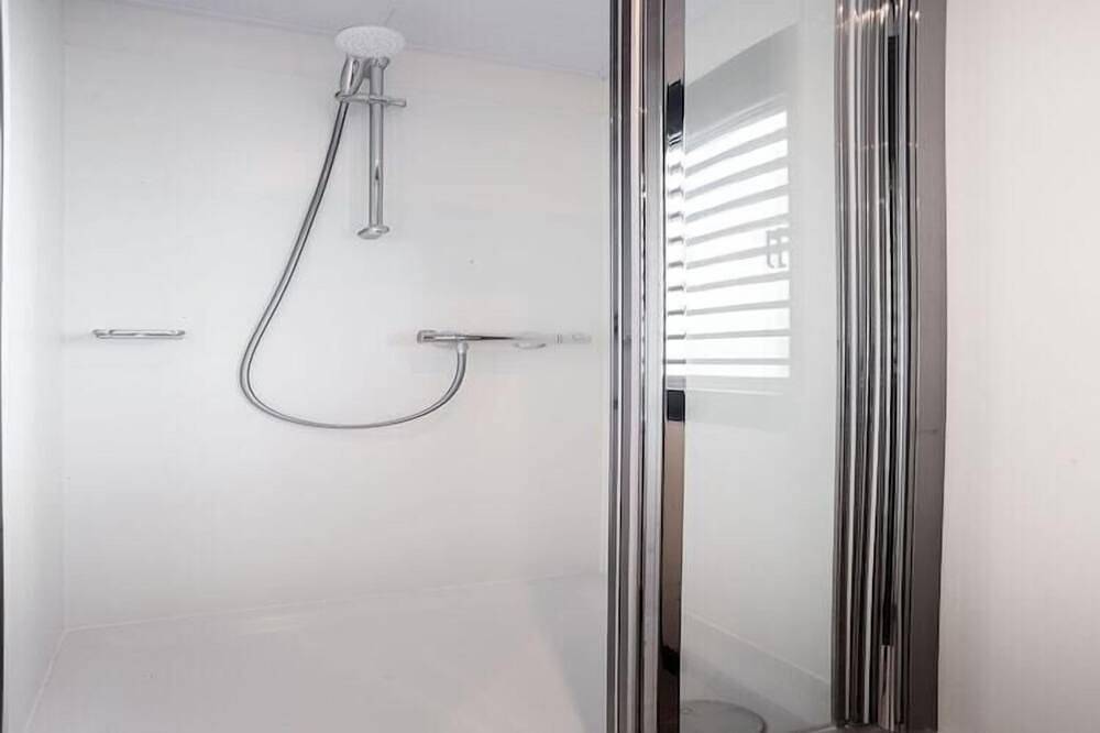 Woonboot op en rond het Sneekermeer in Friesland