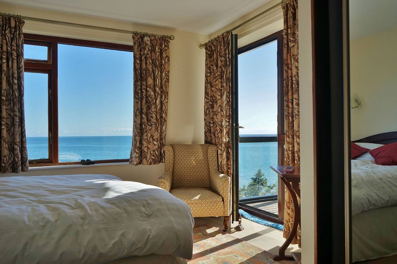 The Cottage - Sea Views, Direct Access to Beach, Pet Friendly in Amroth, Pembrokeshire