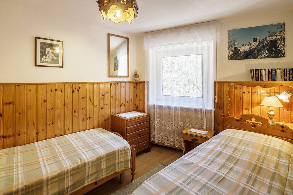 Entire apartment, Casa Ciasatua - Your oasis of relax among the peaks of Cortina in Cortina d'Ampezzo, Dolomiti Superski
