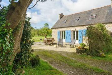 Location de vacances pour 5 personnes, avec terrasse et jardin à Saint-Jean-Trolimon