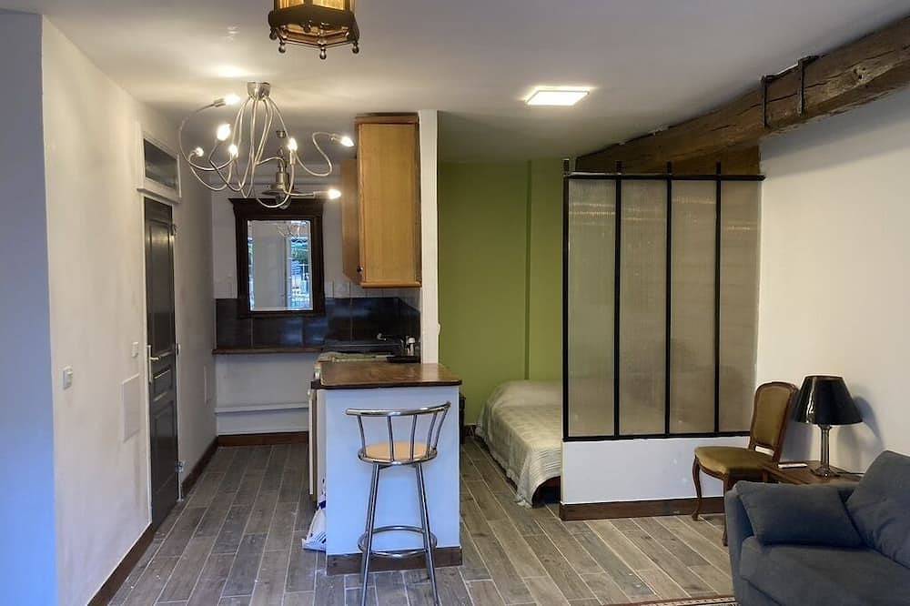 Apartamento entero, Charmant Studio 25min Aéroport Paris Cdg in Saint-Brice-sous-Forêt, Valle del Oise