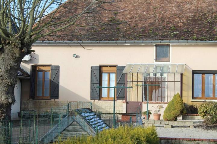 Location de vacances pour 6 personnes, avec vue et jardin à Laubressel - 2