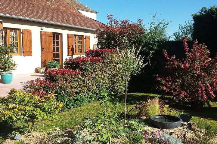 Gîte pour 5 personnes, avec Terrasse ainsi que Jardin et Piscine