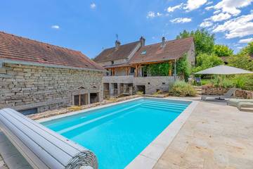 Gîte pour 10 personnes, avec jardin ainsi que balcon et piscine à Saint-Ythaire