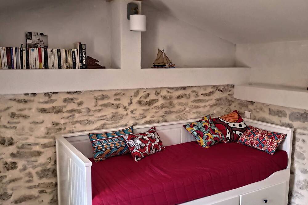 Authentique mazet avec piscine au milieu de 2 hectares d'oliviers in Barbentane, Région d'Arles
