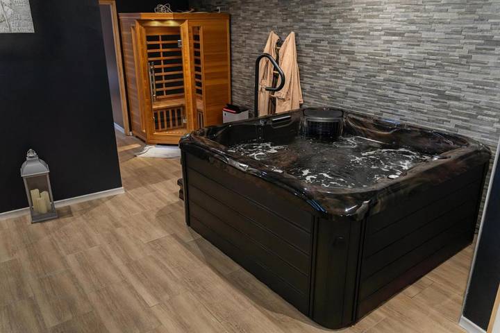 Ferienwohnung für 2 Personen, mit Whirlpool und Sauna sowie Terrasse - 1