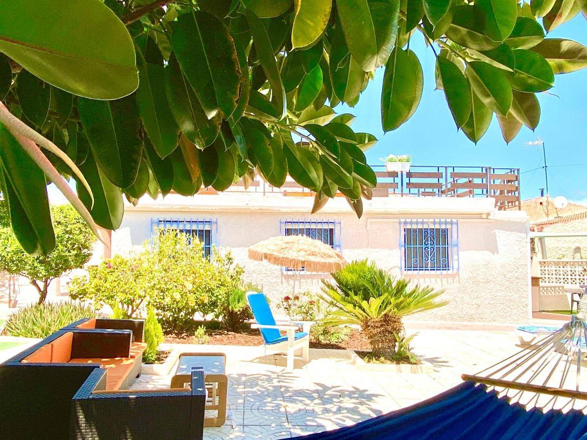 Entire Villa by the sea with private garden and mini pool in Torrevieja, Costa Blanca