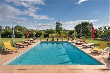 Gîte pour 6 personnes, avec piscine ainsi que jardin et terrasse à Saumane-de-Vaucluse