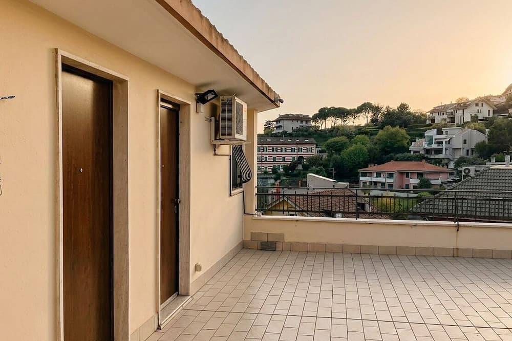 Appartamento intero, Rifugio romantico per coppie con vista su Ascoli a 10 minuti dal centro storico in Ascoli Piceno, Parco nazionale dei Monti Sibillini