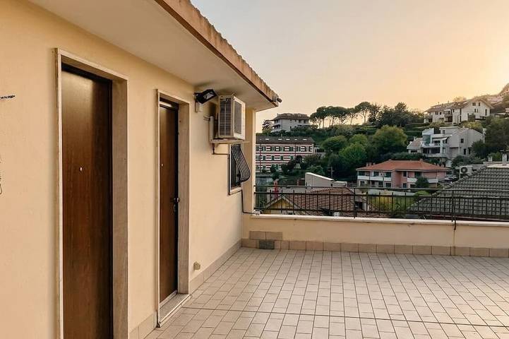 Ganze Wohnung, Rifugio romantico per coppie con vista su Ascoli a 10 minuti dal centro storico in Ascoli Piceno, Nationalpark Monti Sibillini