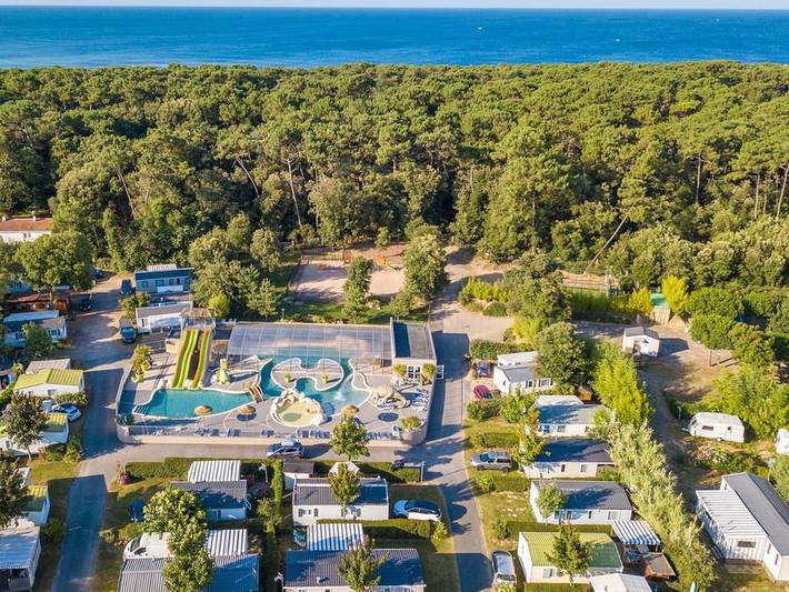 Camping Les Dinosaures - Mobilhome 4 personnes - Mobil Home Cosy 3 Pièces 4 Personnes + Tv in Talmont-Saint-Hilaire, Vendée