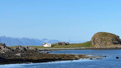 Ferienhaus für 4 Personen, mit Garten und Seeblick sowie Ausblick, mit Haustier auf den Lofoten