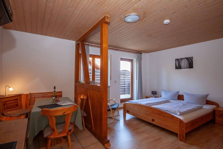 Ganze Wohnung, Apartment 'Haus 3, 1-Zimmer' mit Seeblick, gemeinsamer Terrasse und Wlan in Meersburg, Region Bodensee-Oberschwaben