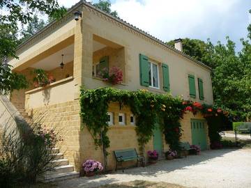 Gîte pour 6 personnes, avec jardin et terrasse, animaux acceptés à Saint-Avit-Sénieur