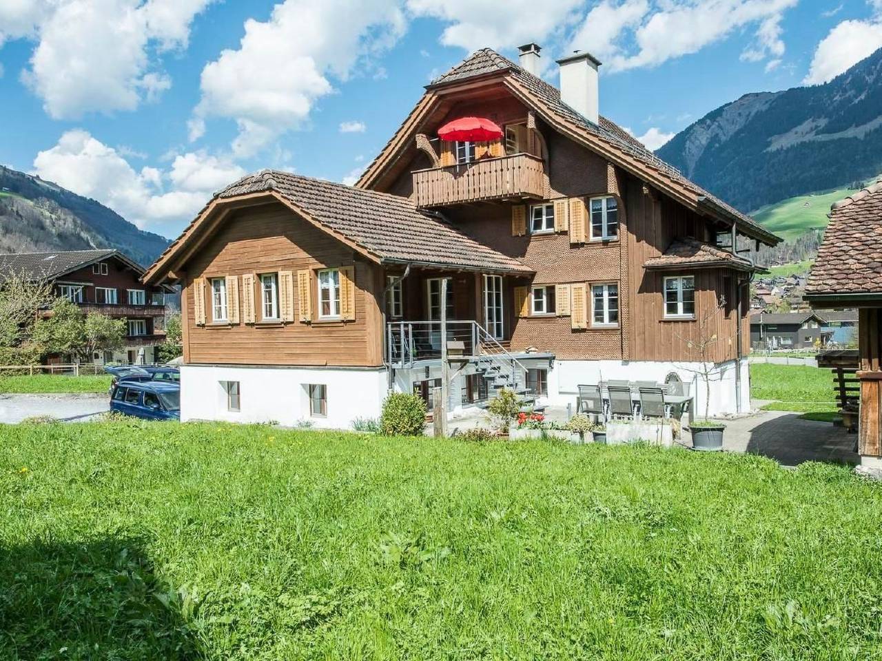 Apartamento entero, Sonnige Dachwohnung im schönen Lungern in Lungern, Cantón de Obwalden