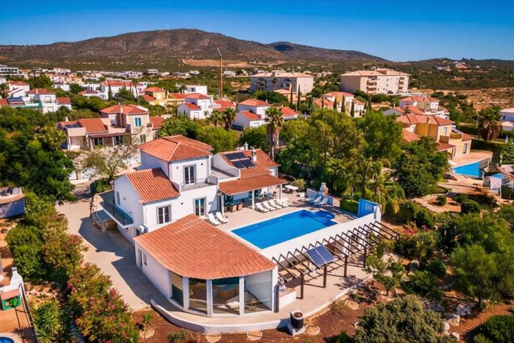 Villa para 8 pessoas, com jardim e sauna e ainda jacuzzi and varanda em Moncarapacho