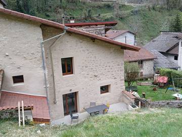 Gîte pour 4 personnes, avec terrasse dans Nantua