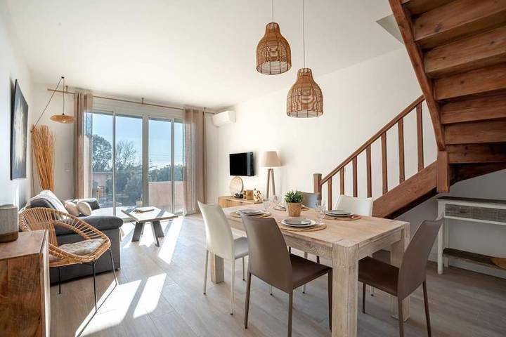 Gîte pour 4 personnes, avec jardin et terrasse dans Plage De La Raguette Mandelieu La Napoule