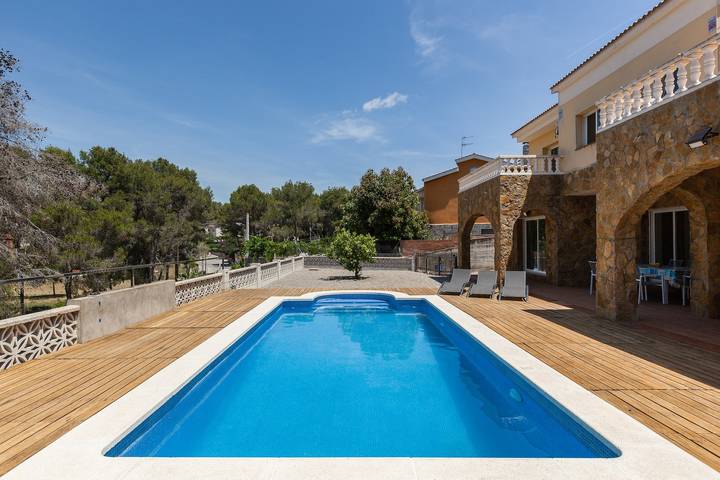 Casa "Villallop" que admite mascotas, con vistas a la montaña, piscina y Wi-Fi in Olivella, Garraf