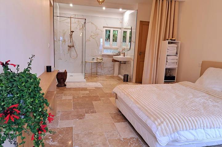 Chambre d’hôte pour 2 personnes, avec jardin et piscine à Grasse