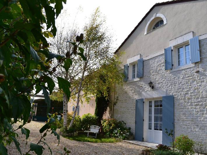 Gîte pour 4 personnes, avec jardin dans Saint-Genis-d'Hiersac