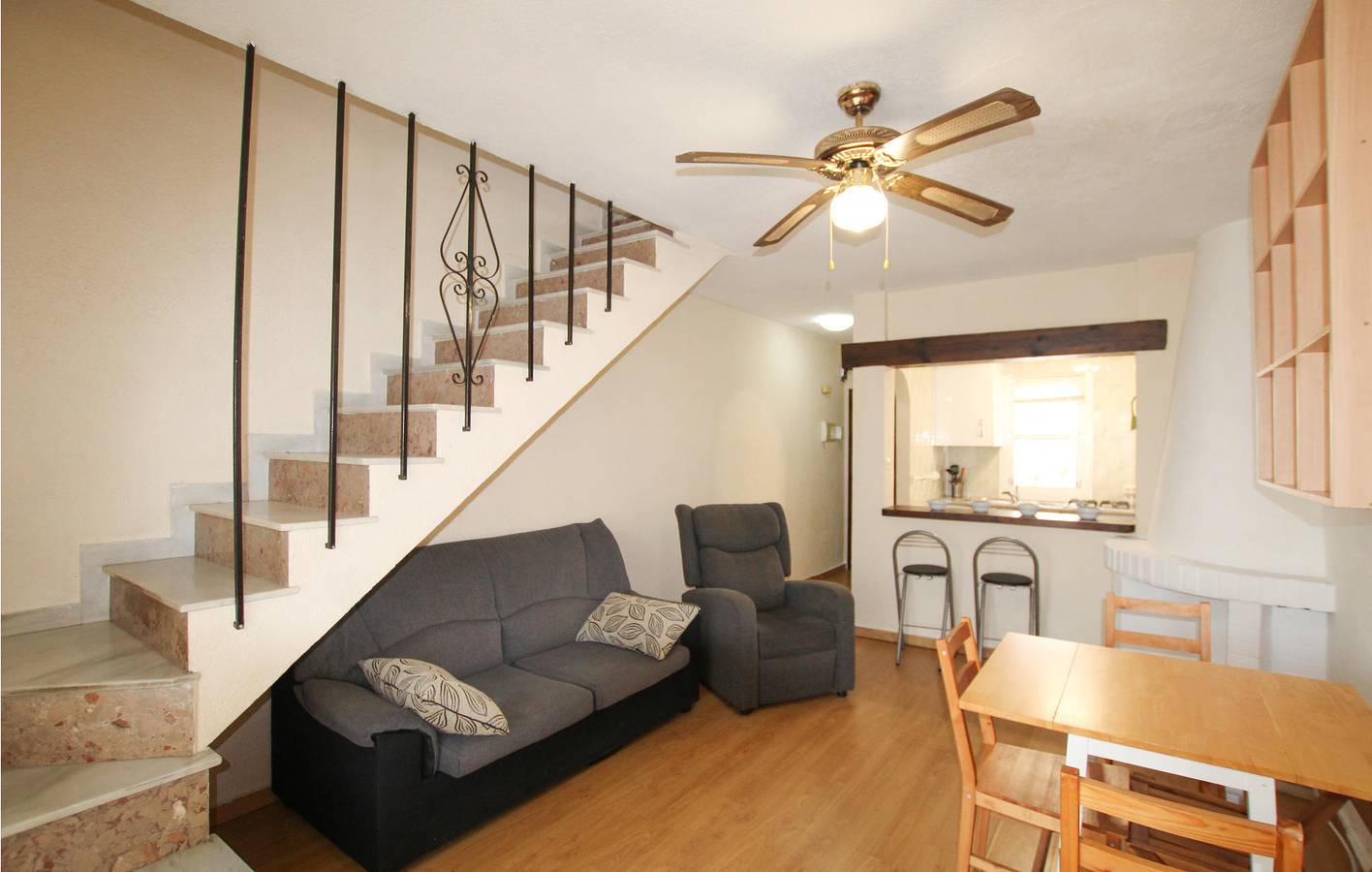 Appartamento intero, Appartamento per vacanze a 700 metri dalla spiaggia con AC e terrazza in Torrevieja Centre, Torrevieja