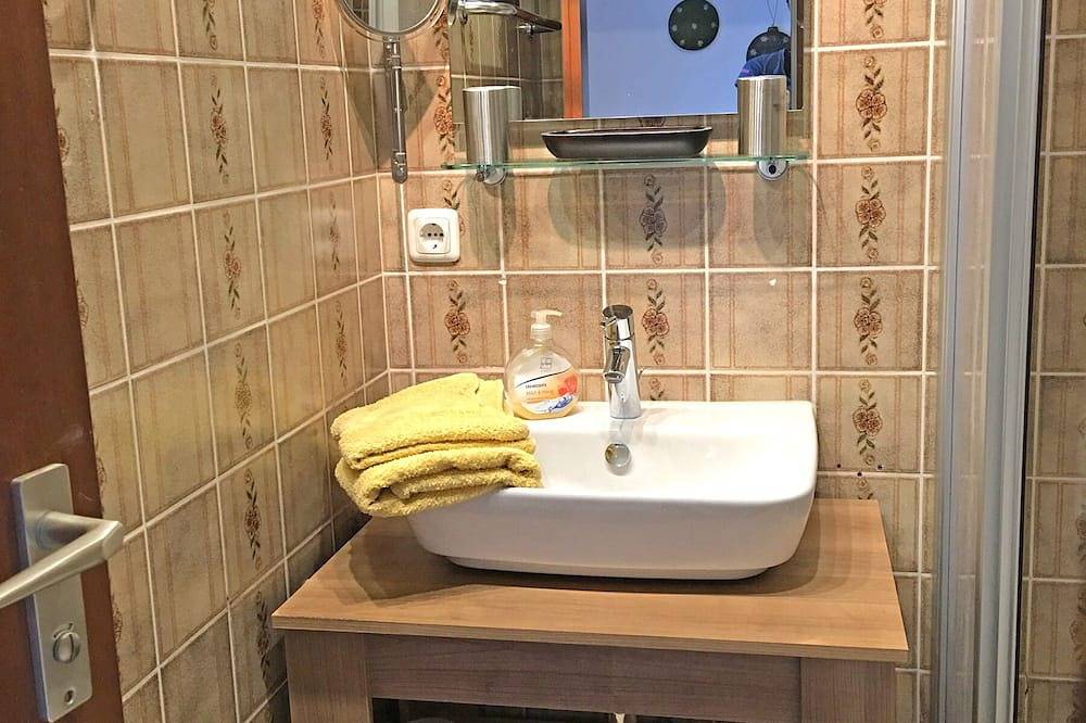 Ganze Wohnung, Ferienwohnung 46 qm separates Schlafzimmer und Süd-West-Balkon in Sachrang, Aschau im Chiemgau