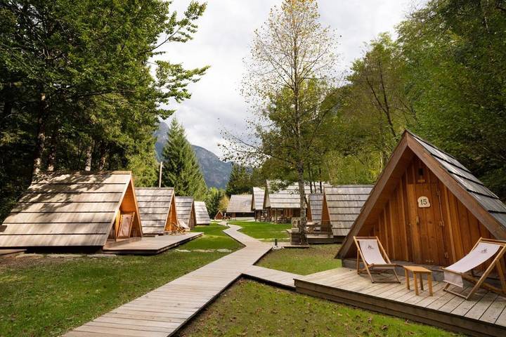 Location de vacances pour 2 personnes, avec terrasse ainsi que vue et jardin, animaux acceptés à Bovec - 2