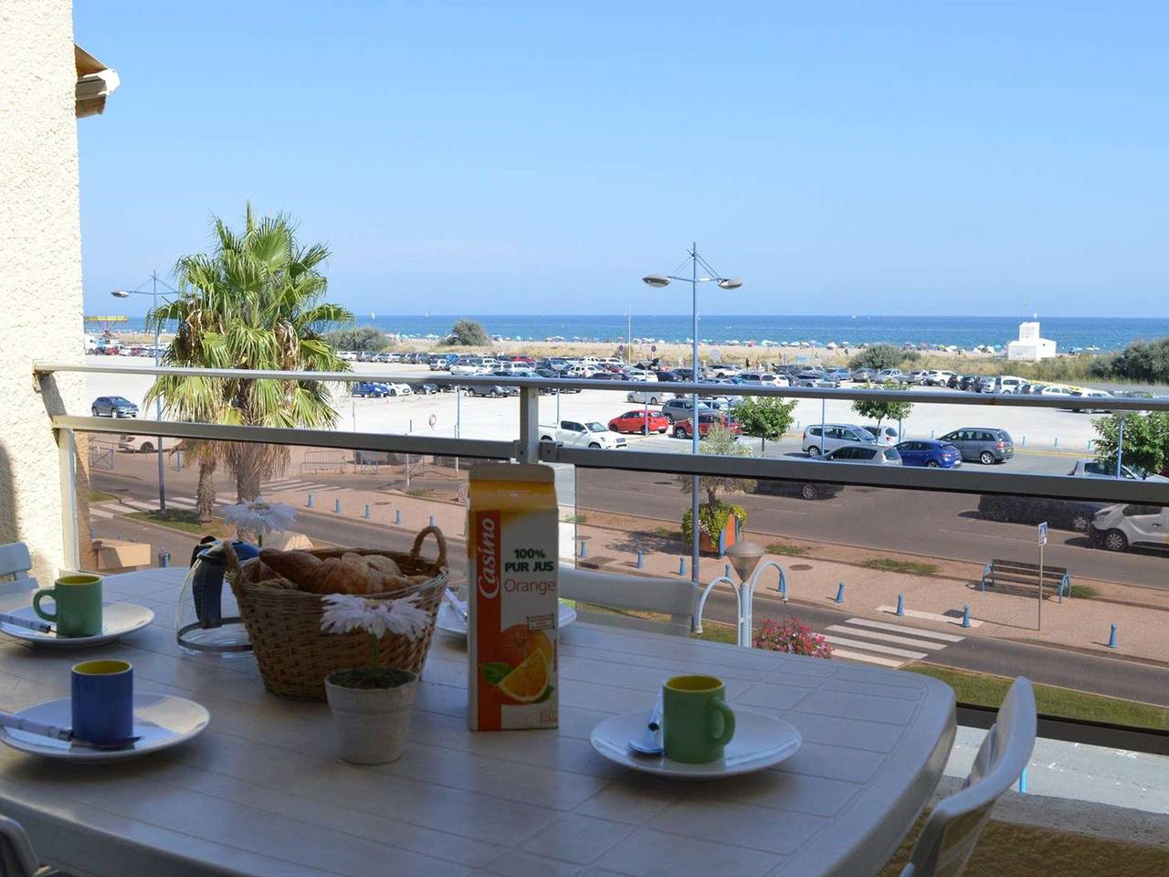 Ganze Wohnung, Studio mit Mezzanine für 4, Terrasse, privater Parkplatz 100m vom Strand in Saint Pierre la Mer, Fleury