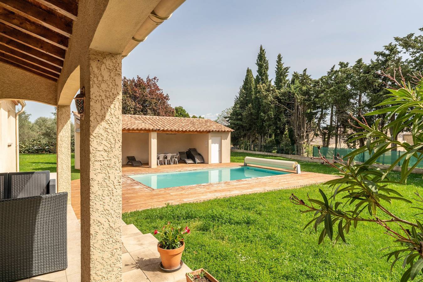 Villa 'Gîte Les Oliviers' mit privatem Pool, Wlan und Klimaanlage in Saint-Laurent-la-Vernède, Nimes und Umgebung
