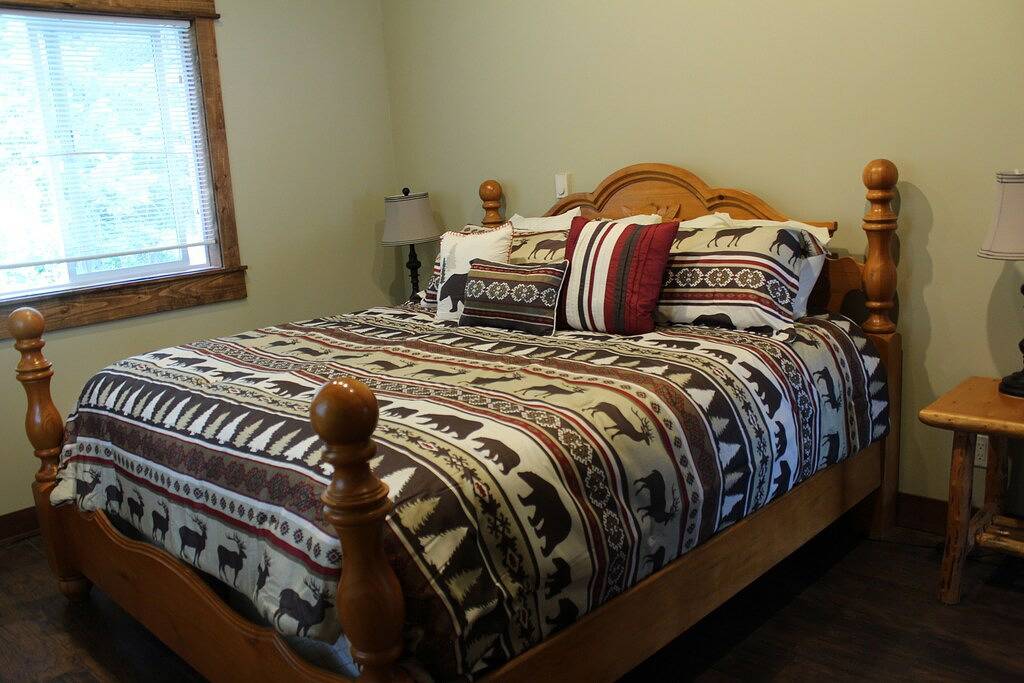 Zwei Schlafzimmer, 1 Bad, Seeblick und Seezugang in West Glacier in West Glacier, Glacier-Nationalpark
