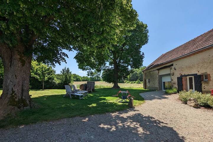 Gîte pour 12 personnes, avec jardin, animaux acceptés