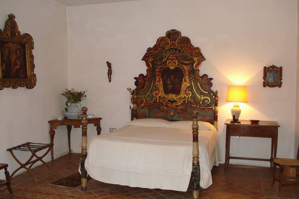 Befestigtes Bauernhaus aus dem 14. Jahrhundert. in Forallac, Costa Brava