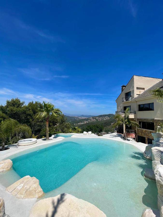 Hotel para 2 personas, con jardín además de piscina y vistas - 1