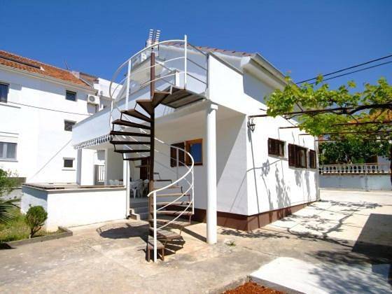 Location de vacances pour 2 personnes, avec terrasse et jardin à Ville de Zadar