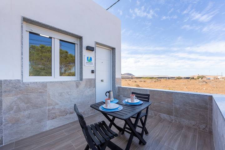 Appartement entier, Appartement 'La Palmera' avec terrasse privée et climatisation in Níjar, Costa de Almería