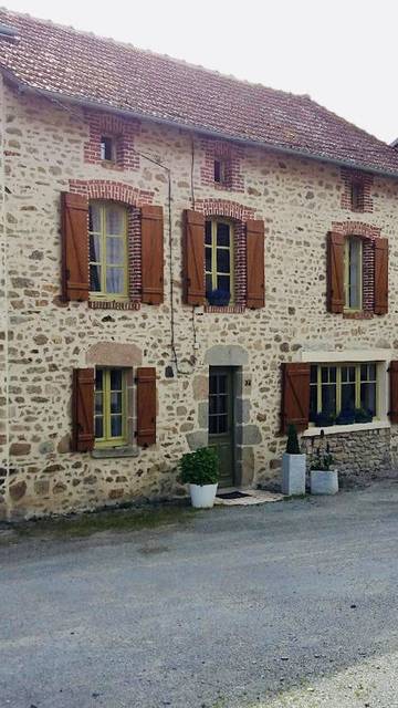 Gîte pour 8 personnes, avec terrasse ainsi que jacuzzi et jardin dans Haute-Vienne